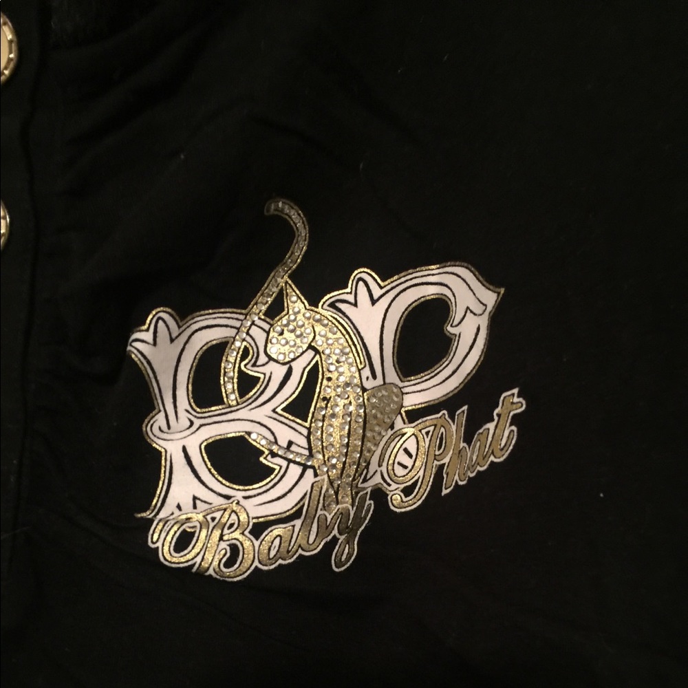 Black sleeveless shirt